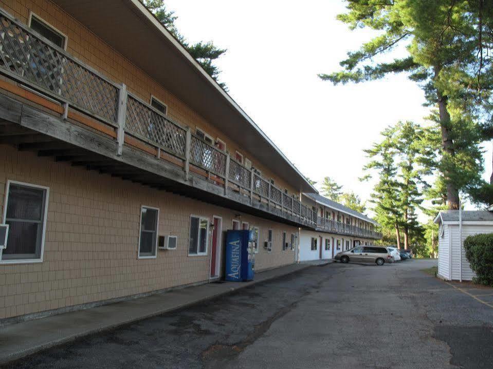 On The River Motel